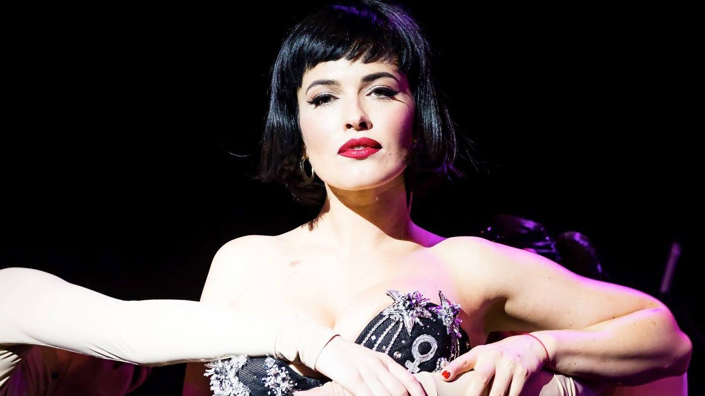 Даша Астаф'єва у вузькій спідниці-олівці розбурхала мережу