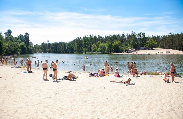 Пляжі Києва: найкращі водойми і відкриті басейни, де можна купатися влітку - фото 337418