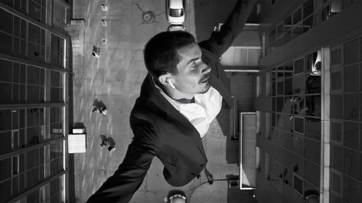 Нову рекламу AirPods зняли в Києві: ефектне відео