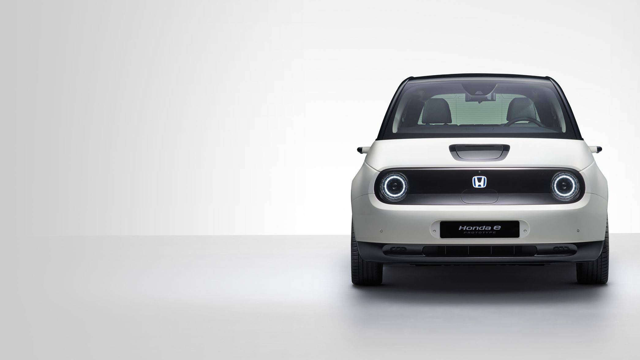 З'явилися нові деталі про електричний хетчбек Honda e