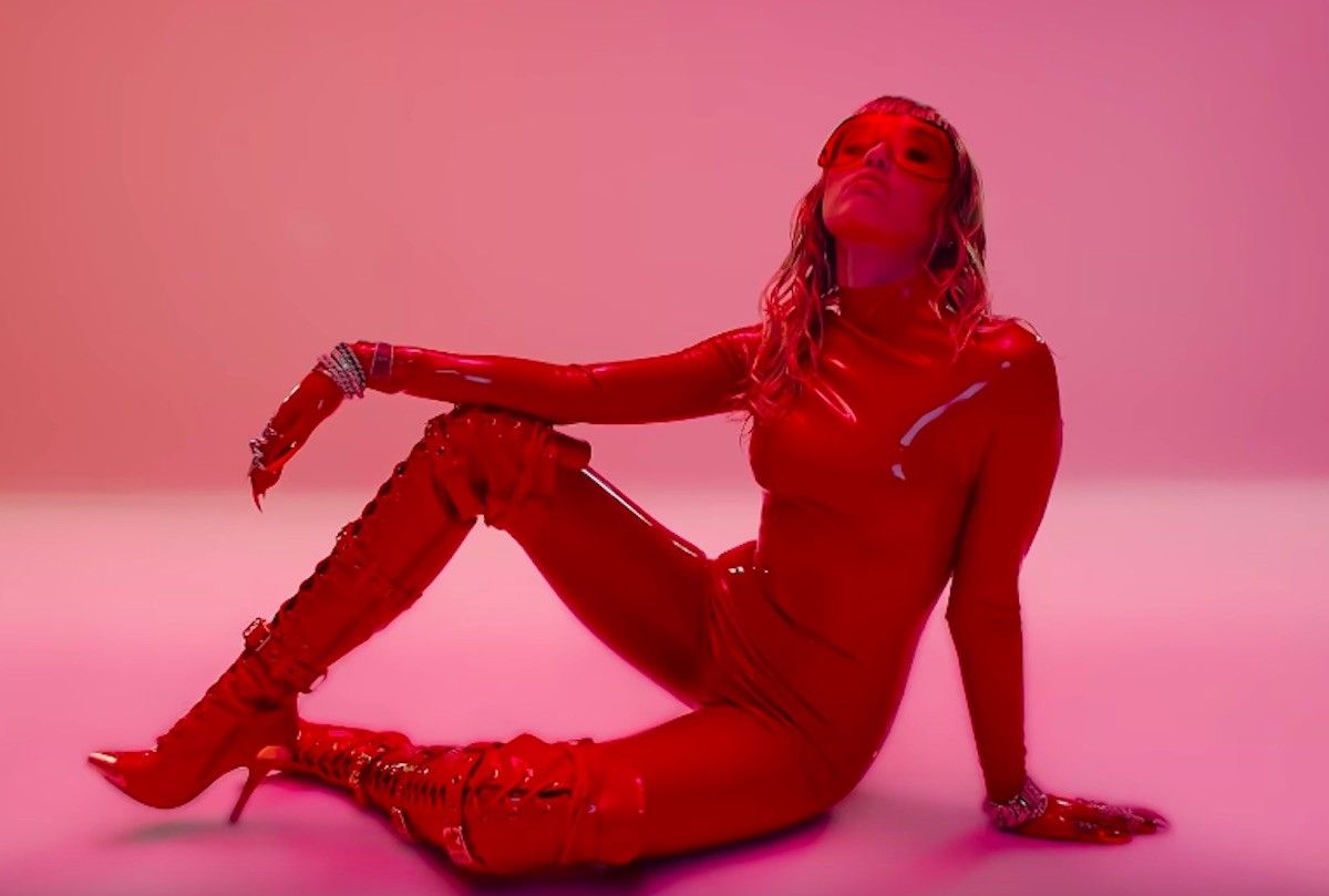 Новий кліп Майлі Сайрус у латексі підкорює мережу (18+)