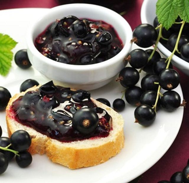 Варення з чорної смородини: 5 рецептів приготування на зиму з фото - фото 337986