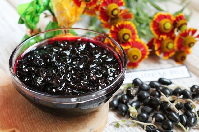 Варення з чорної смородини: 5 рецептів приготування на зиму з фото - фото 337987