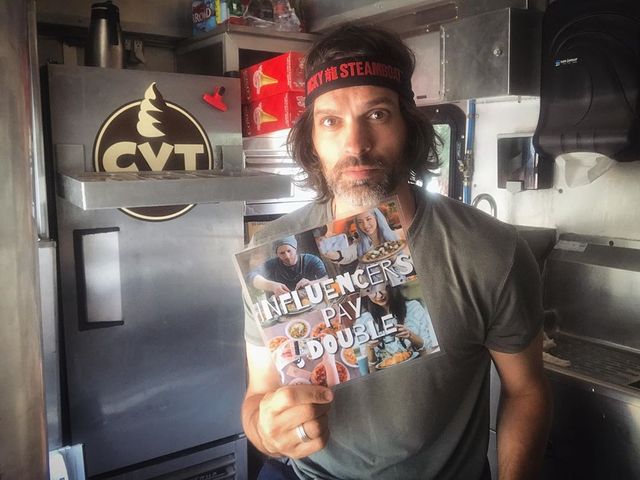 Продавець морозива у США оголосив війну блогерам - фото 337999