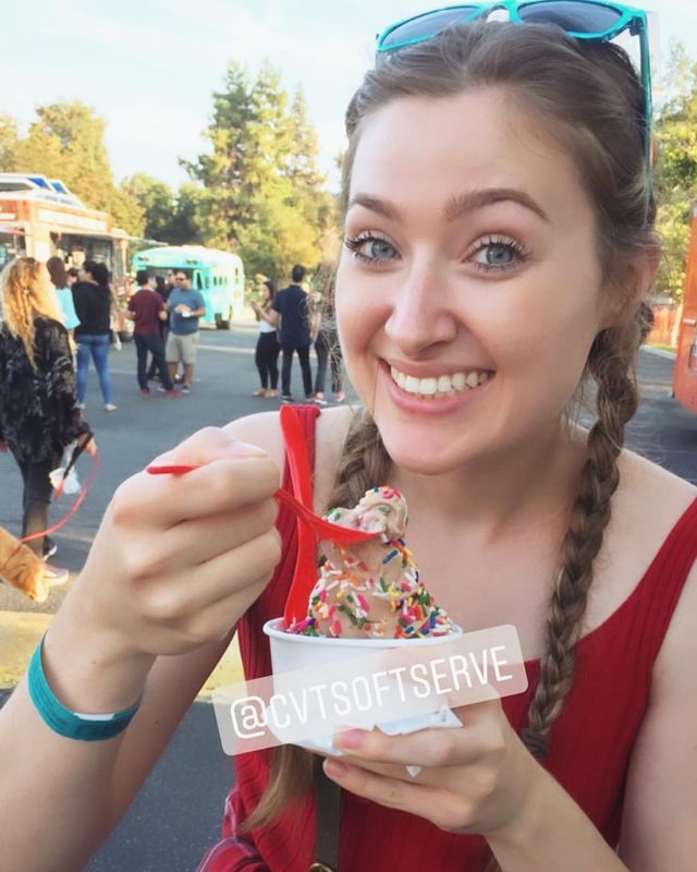 Продавець морозива у США оголосив війну блогерам - фото 338002