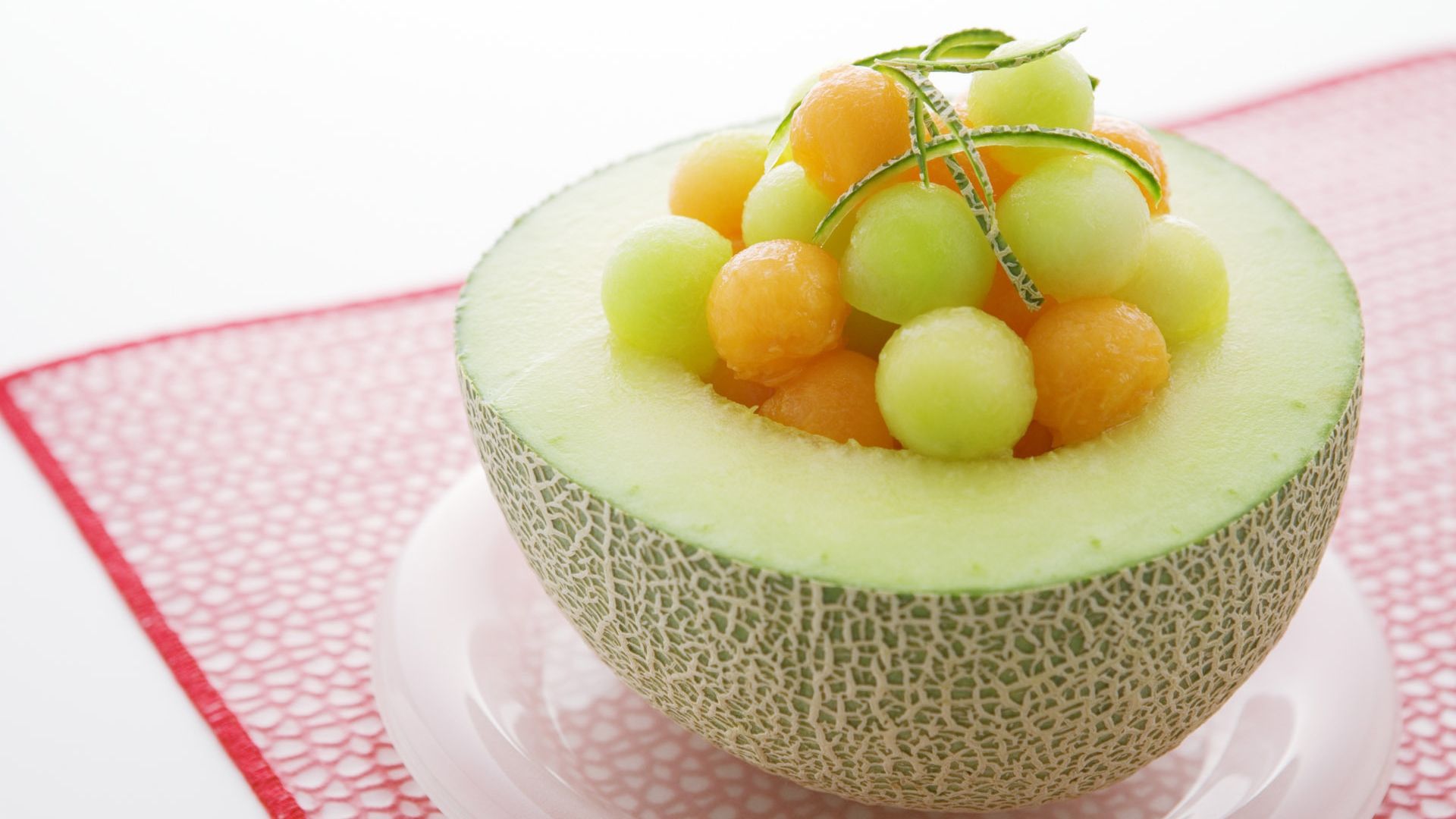 Лікарі розповіли, кому не варто їсти диню