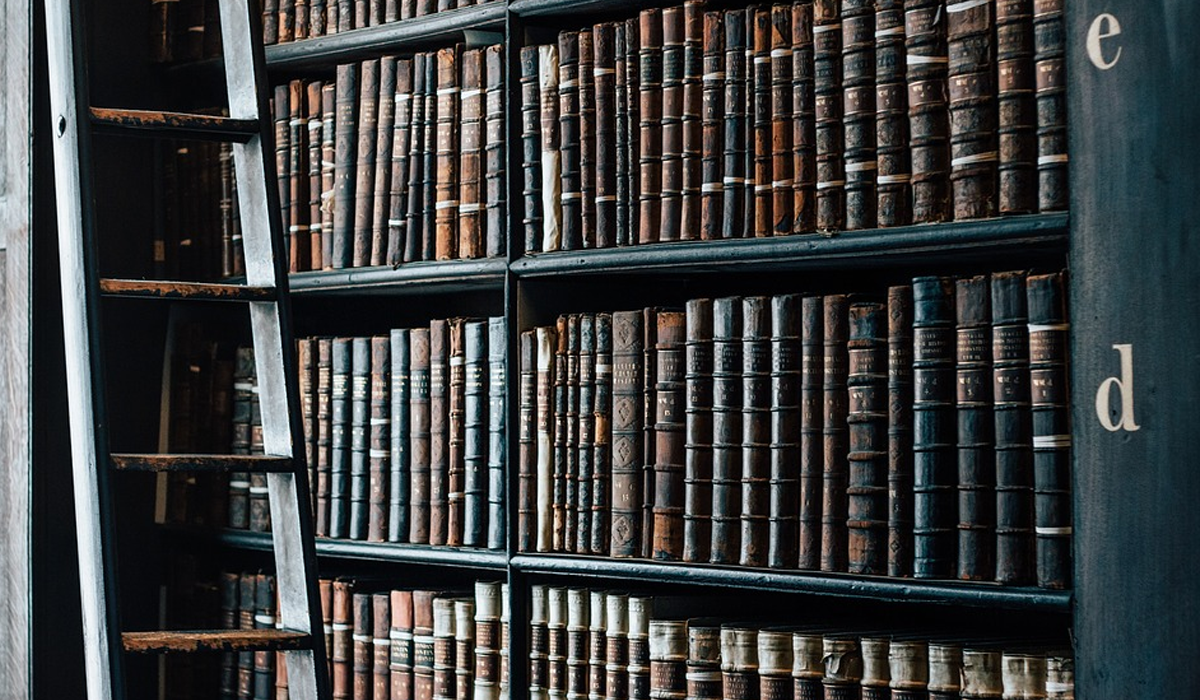 Демони й таємниці: 5 книг, у яких оживає історія