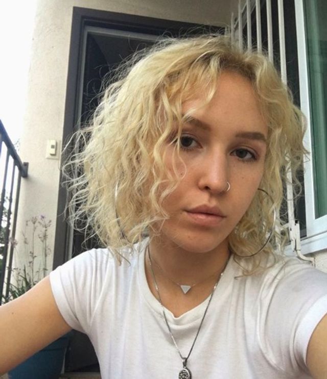 Дівчина три роки носила дреди, а потім вирішила їх розплутати - фото 338083