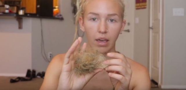 Дівчина три роки носила дреди, а потім вирішила їх розплутати - фото 338084