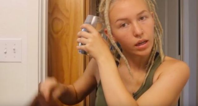 Дівчина три роки носила дреди, а потім вирішила їх розплутати - фото 338086