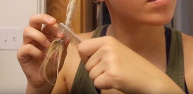 Дівчина три роки носила дреди, а потім вирішила їх розплутати - фото 338087