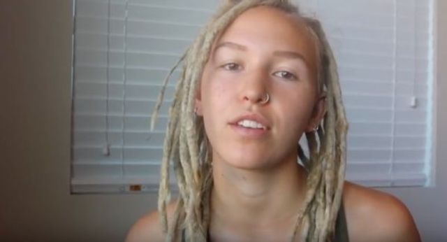 Дівчина три роки носила дреди, а потім вирішила їх розплутати - фото 338088