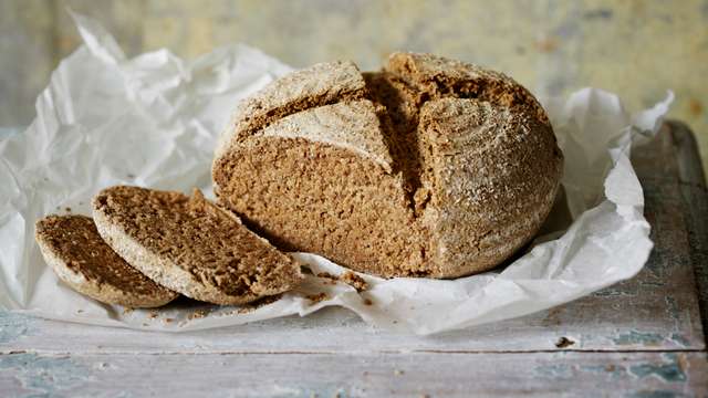 Віддайте перевагу цільнозерновому хлібу - фото 338102
