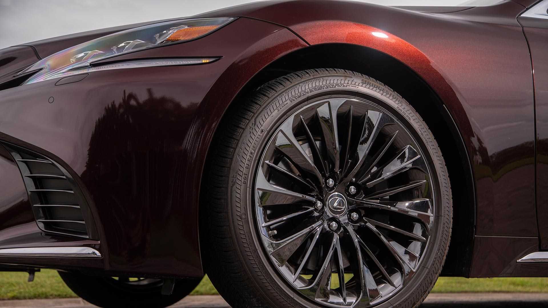 Lexus презентував лімітований седан: унікальне авто