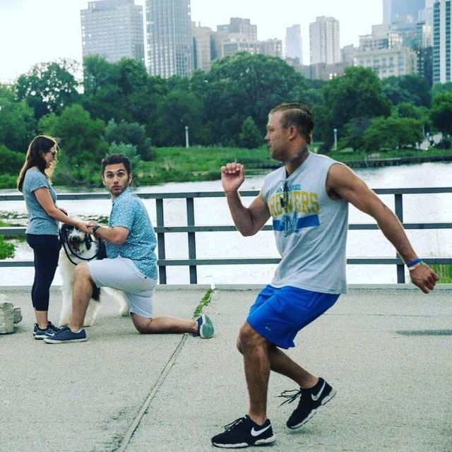 Бігун зіпсував фото заручин і став героєм фотожаб: епічні меми - фото 338188