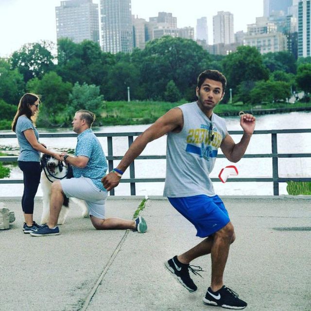 Бігун зіпсував фото заручин і став героєм фотожаб: епічні меми - фото 338190