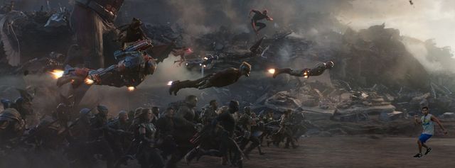 Бігун зіпсував фото заручин і став героєм фотожаб: епічні меми - фото 338196