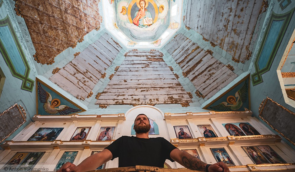 Чорнобиль сьогодні: з'явилися вражаючі фото покинутої церкви в зоні відчуження