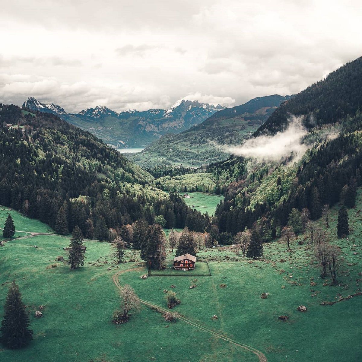 Режисер подорожує світом, надихаючи людей на мандри: захопливі фото