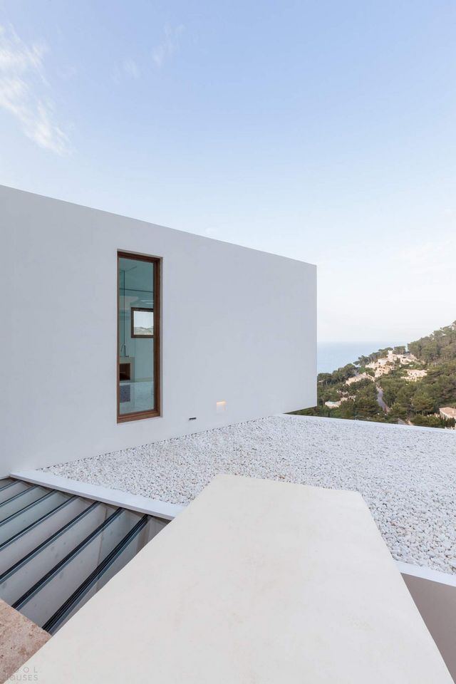 Як виглядає сучасна вілла на побережжі в Іспанії: фото - фото 338515