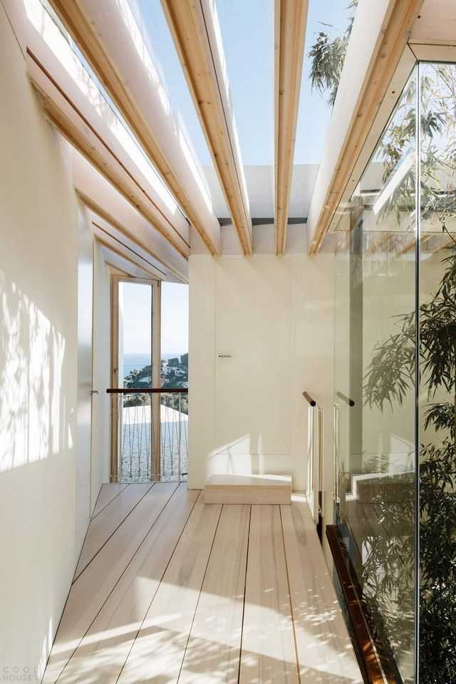 Як виглядає сучасна вілла на побережжі в Іспанії: фото - фото 338521