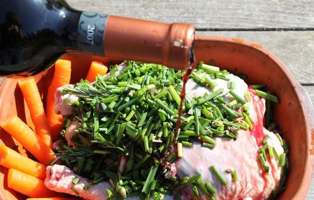 Креативні способи використати недопите вино - фото 338545