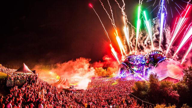 Усамітніться десь біля сцени - фото 338553