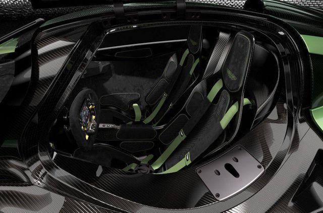 Попит на гіперкар Aston Martin Valkyrie у шість разів перевищив тираж - фото 338775
