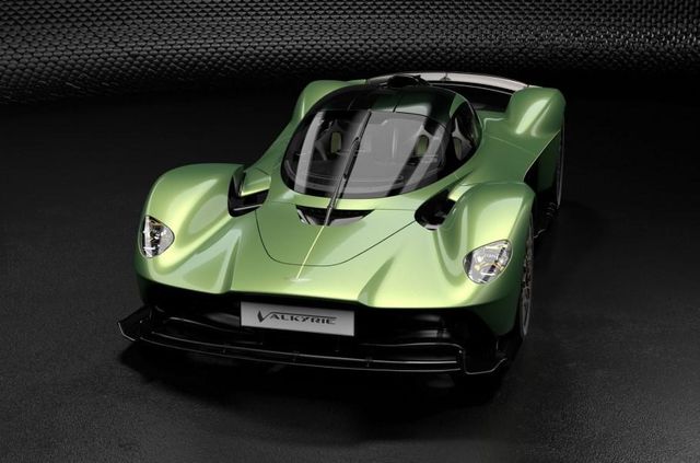 Попит на гіперкар Aston Martin Valkyrie у шість разів перевищив тираж - фото 338779