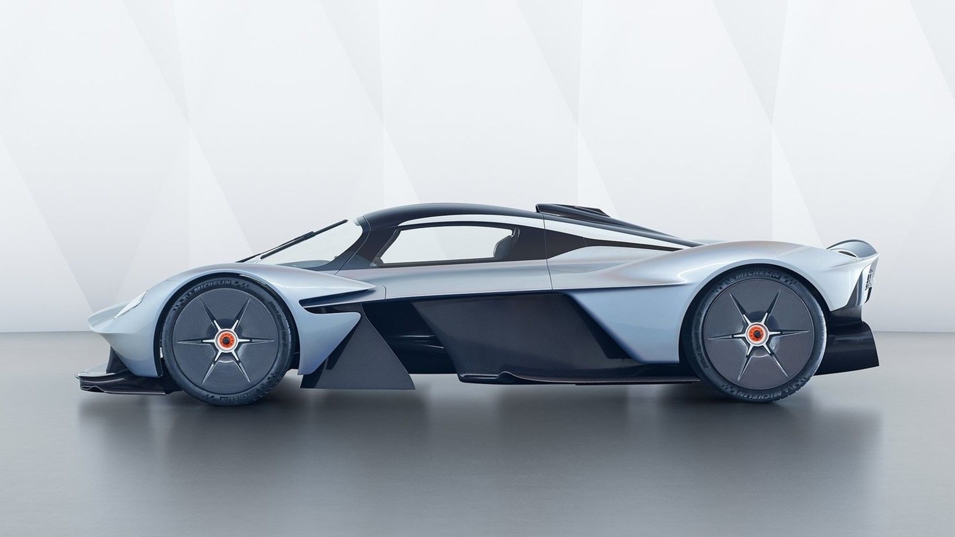 Попит на гіперкар Aston Martin Valkyrie у шість разів перевищив тираж