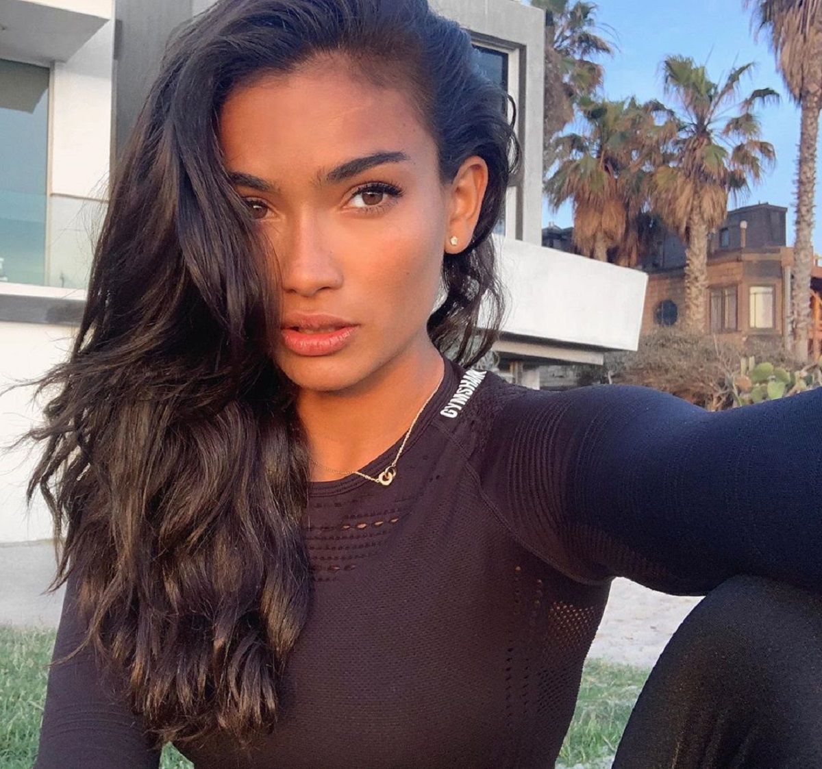 Модель Victoria's Secret розвеселила фото у бікіні