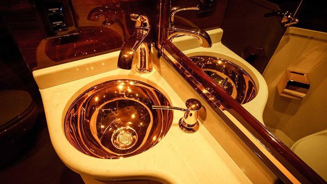 З пікапа зробили розкішний офіс на колесах - фото 338888