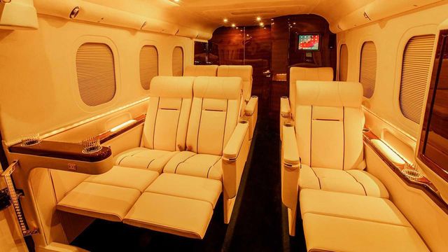 З пікапа зробили розкішний офіс на колесах - фото 338890