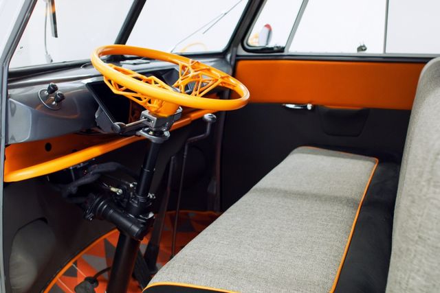 Автомобіль для хіпі: Volkswagen анонсував електробус Type 20 - фото 338939