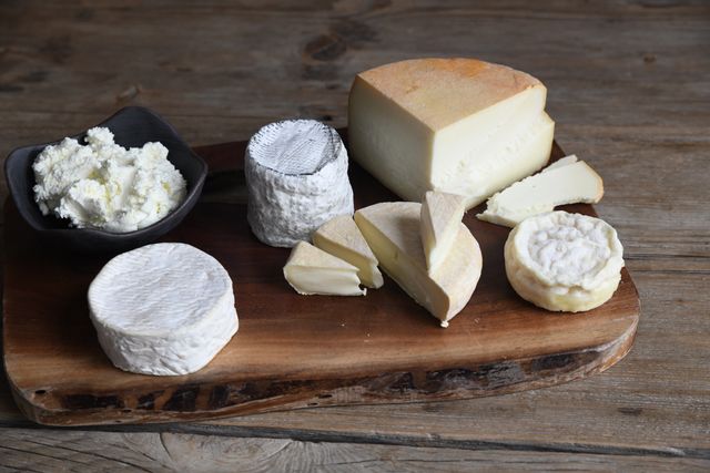 З'їдайте невеличкий шматочок сиру - фото 338966