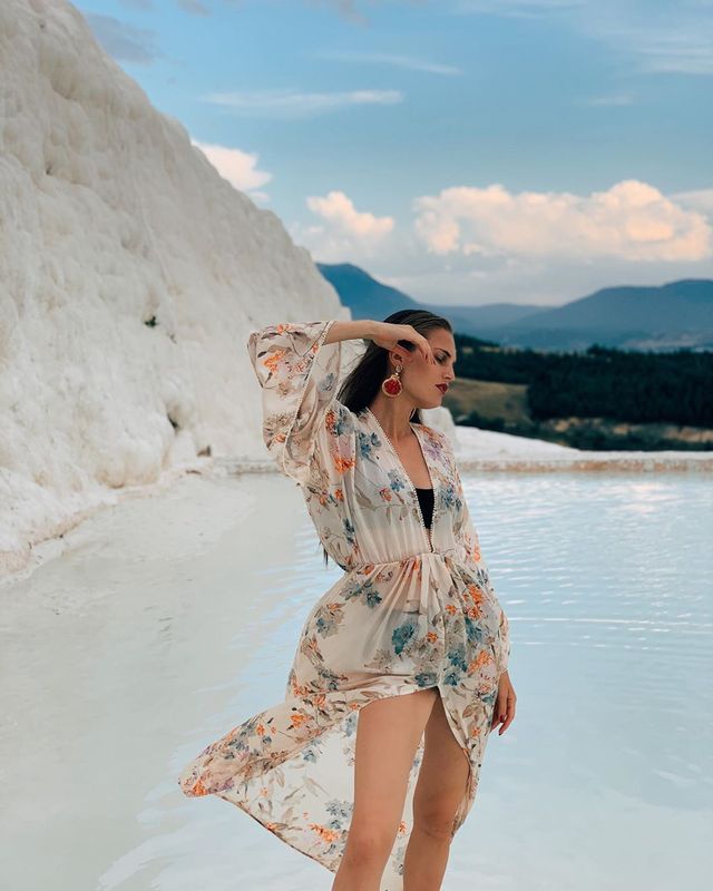 Алла Костромічова спокушає фанів світлиною з відпочинку - фото 338987