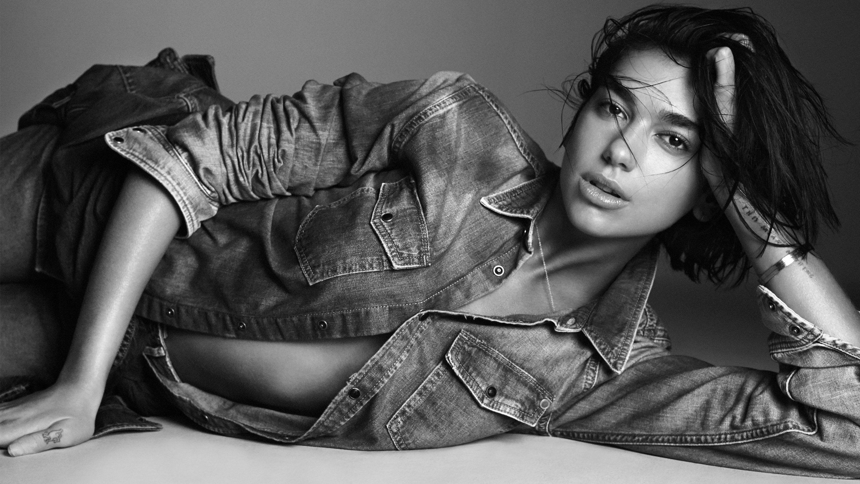 Ліпа любить експериментувати з нарядами - фото 1