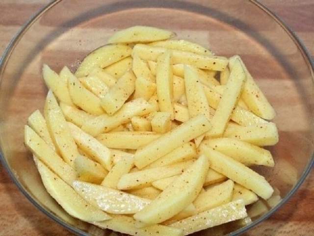 Простий рецепт картоплі фрі без краплі жиру - фото 339100