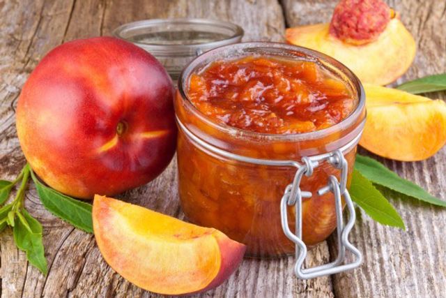 Варення з персиків: 7 смачних рецептів персикового джему з фото - фото 339261