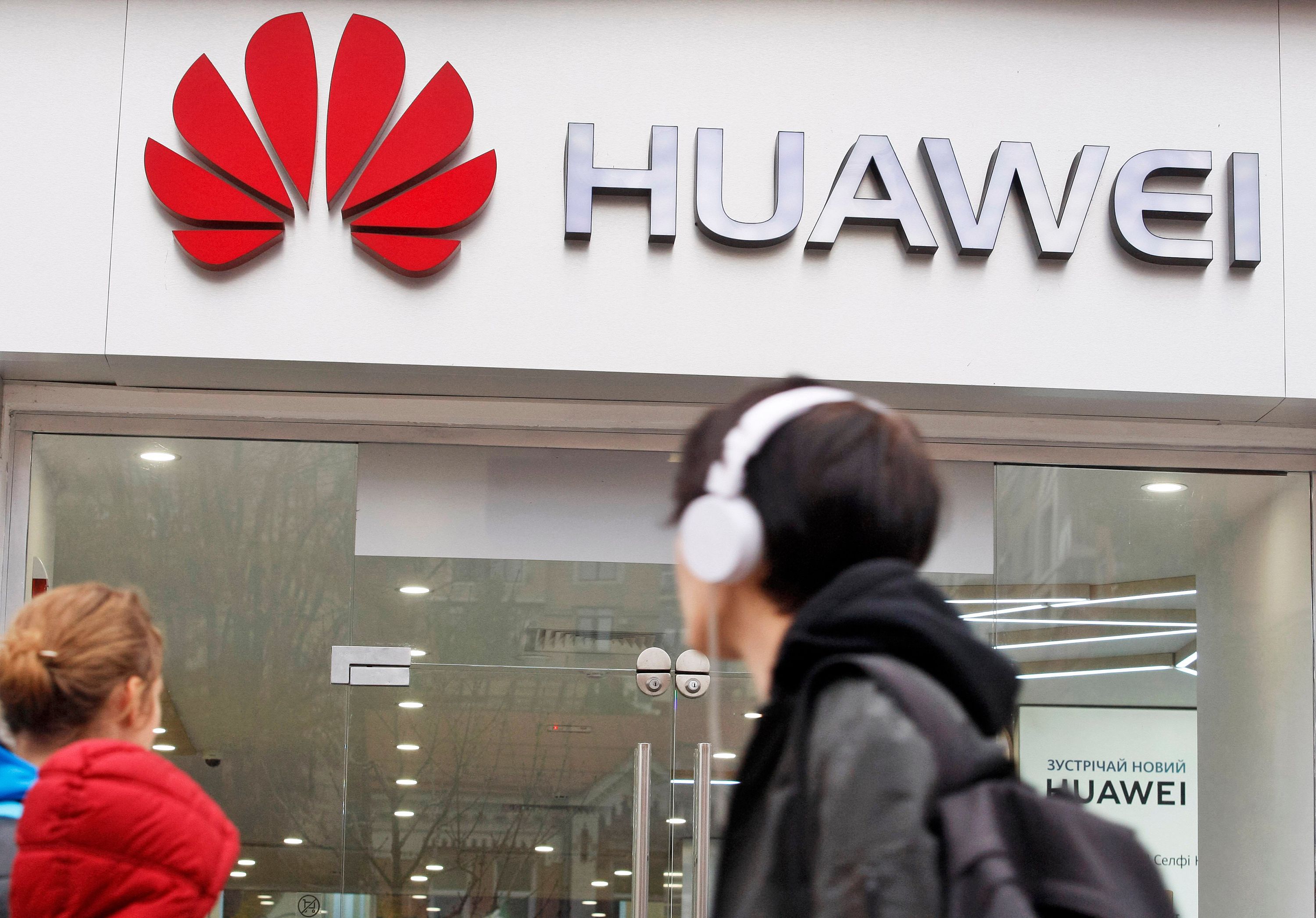 Глава Huawei назвав Apple зразком для наслідування