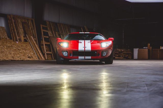 18 кілометрів пробігу: на продаж виставили перший Ford GT - фото 339285