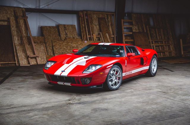 18 кілометрів пробігу: на продаж виставили перший Ford GT - фото 339286