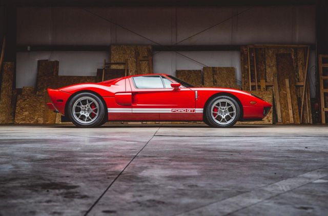 18 кілометрів пробігу: на продаж виставили перший Ford GT - фото 339287