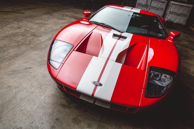 18 кілометрів пробігу: на продаж виставили перший Ford GT - фото 339289