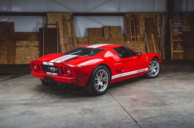 18 кілометрів пробігу: на продаж виставили перший Ford GT - фото 339290