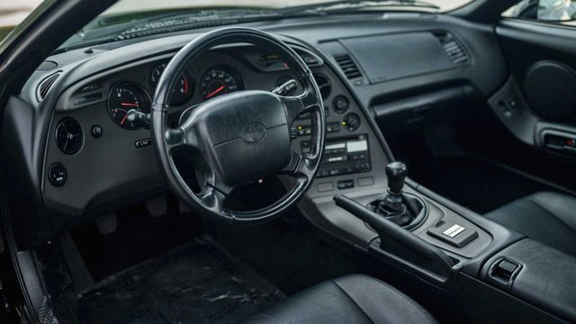 Унікальну Toyota продають за 89 тисяч доларів - фото 339371