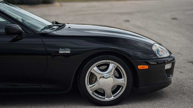 Унікальну Toyota продають за 89 тисяч доларів - фото 339372