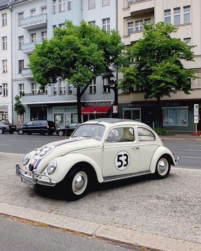 Фотограф показує авто на німецьких вулицях: захопливі кадри - фото 339434