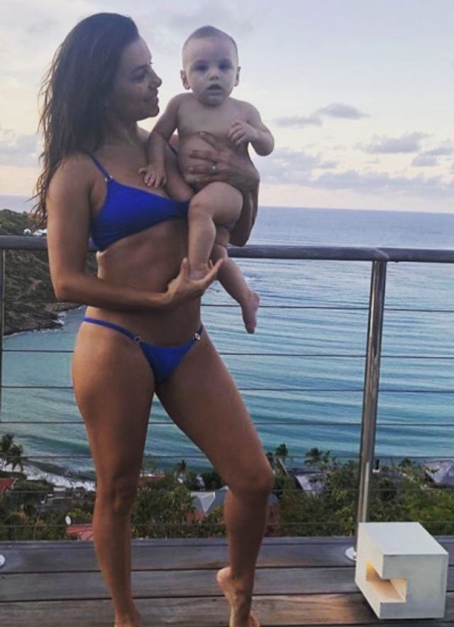 Єва Лонгорія похвалилася фігурою у крихітному бікіні - фото 339612