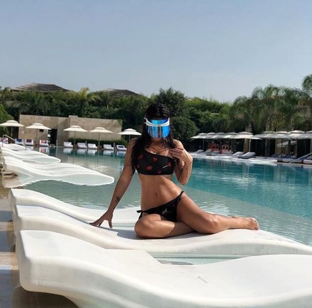 Дружина екс-динамівця підірвала мережу пружними сідницями - фото 339646